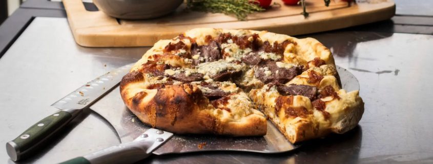 Steak and Bleu Cheese Pizza 560